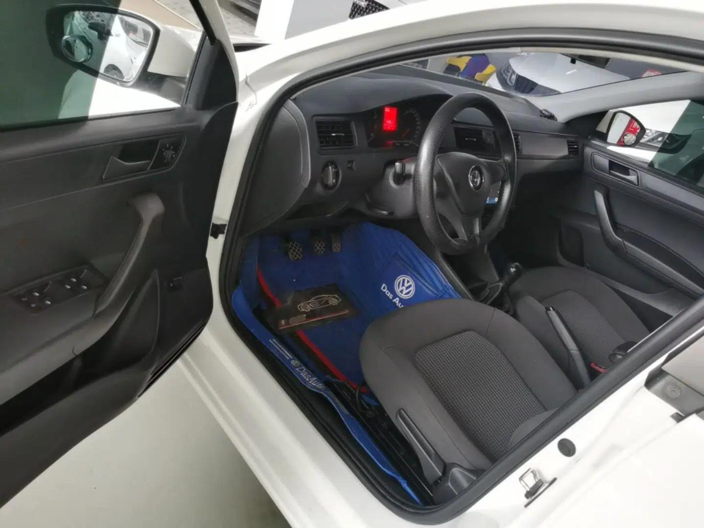 Volkswagen Santana 2018 1.5L Manual Fashion Edition — миниатюра 18