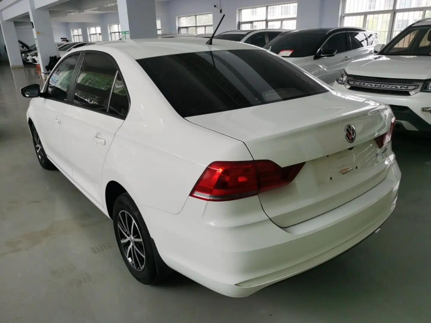 Volkswagen Santana 2018 1.5L Manual Fashion Edition — миниатюра 4