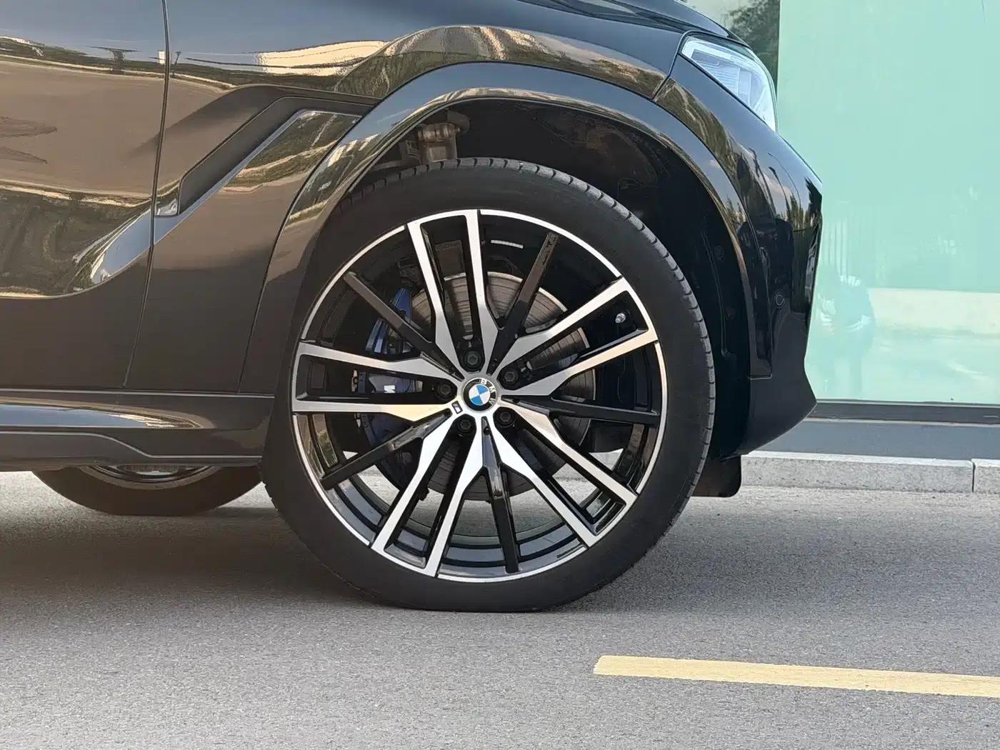 BMW X6 2022 Facelift II xDrive40i Luxury M Sport Package — миниатюра 26