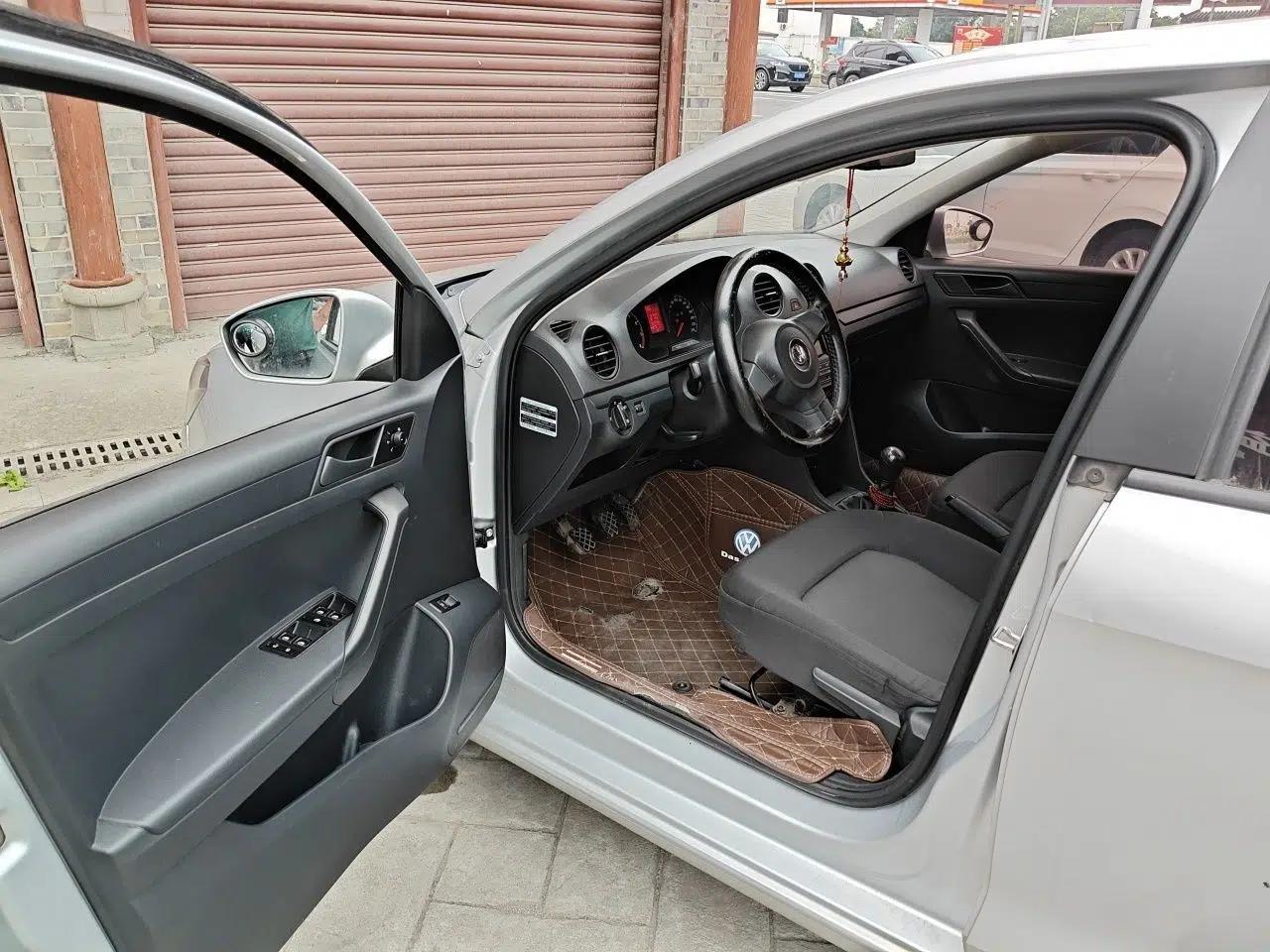 Volkswagen Jetta 2015 Zhuihui Edition 1.4L Manual Fashion Model — миниатюра 16