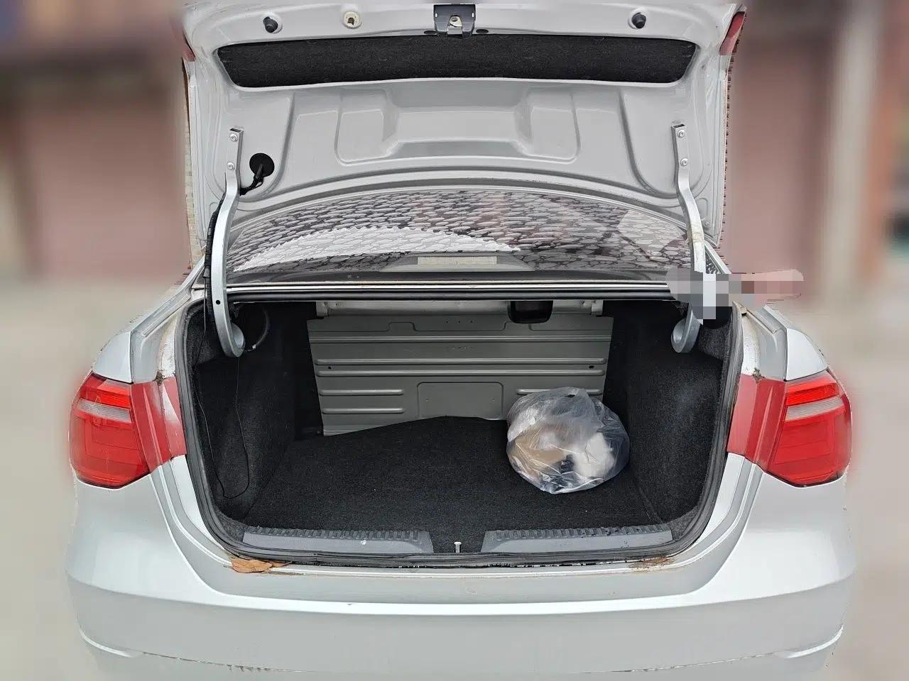 Volkswagen Jetta 2015 Zhuihui Edition 1.4L Manual Fashion Model — миниатюра 19