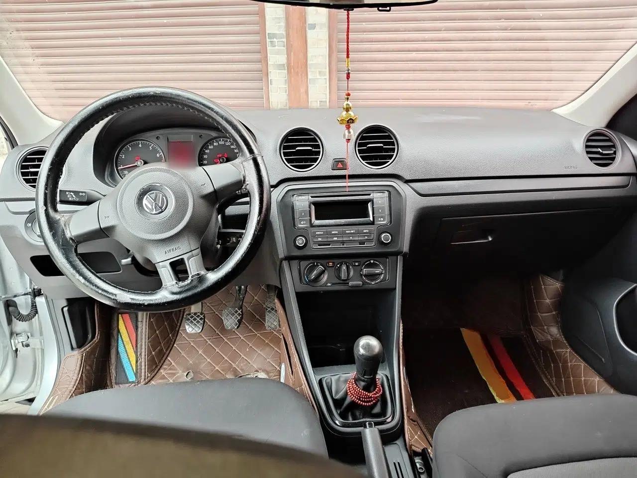 Volkswagen Jetta 2015 Zhuihui Edition 1.4L Manual Fashion Model — миниатюра 9