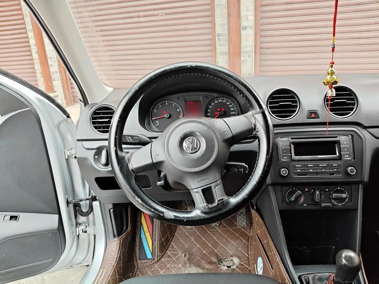 Volkswagen Jetta 2015 Zhuihui Edition 1.4L Manual Fashion Model — миниатюра 10