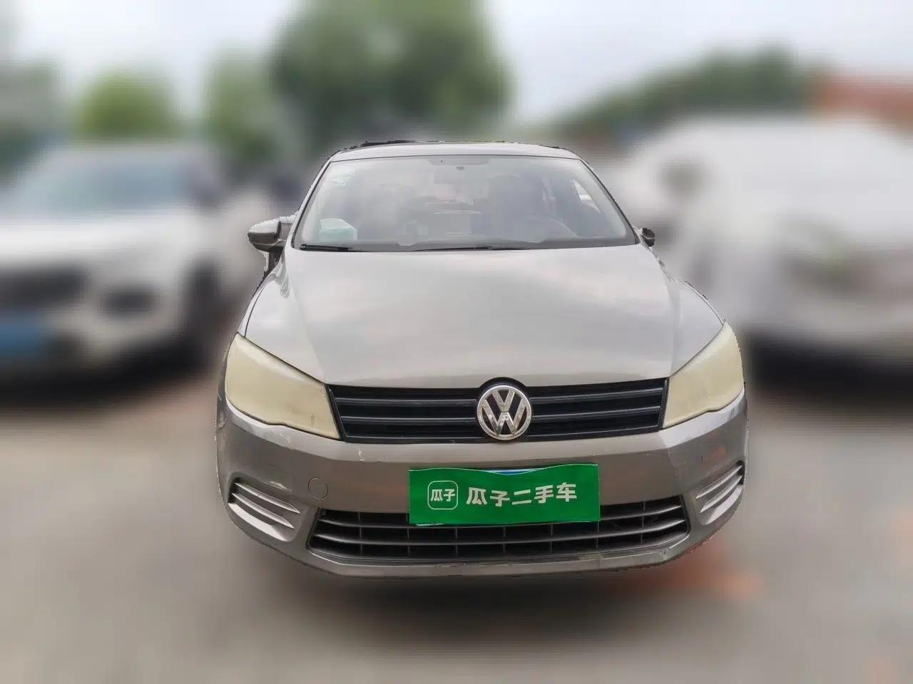 Volkswagen Jetta 2015 Value Edition 1.6L Manual Fashionable Style — миниатюра 2