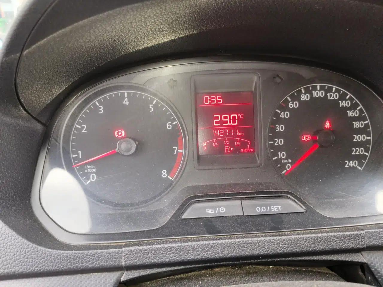 Volkswagen Jetta 2015 Value Edition 1.6L Manual Fashionable Style — миниатюра 12