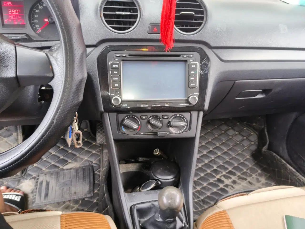 Volkswagen Jetta 2015 Value Edition 1.6L Manual Fashionable Style — миниатюра 13