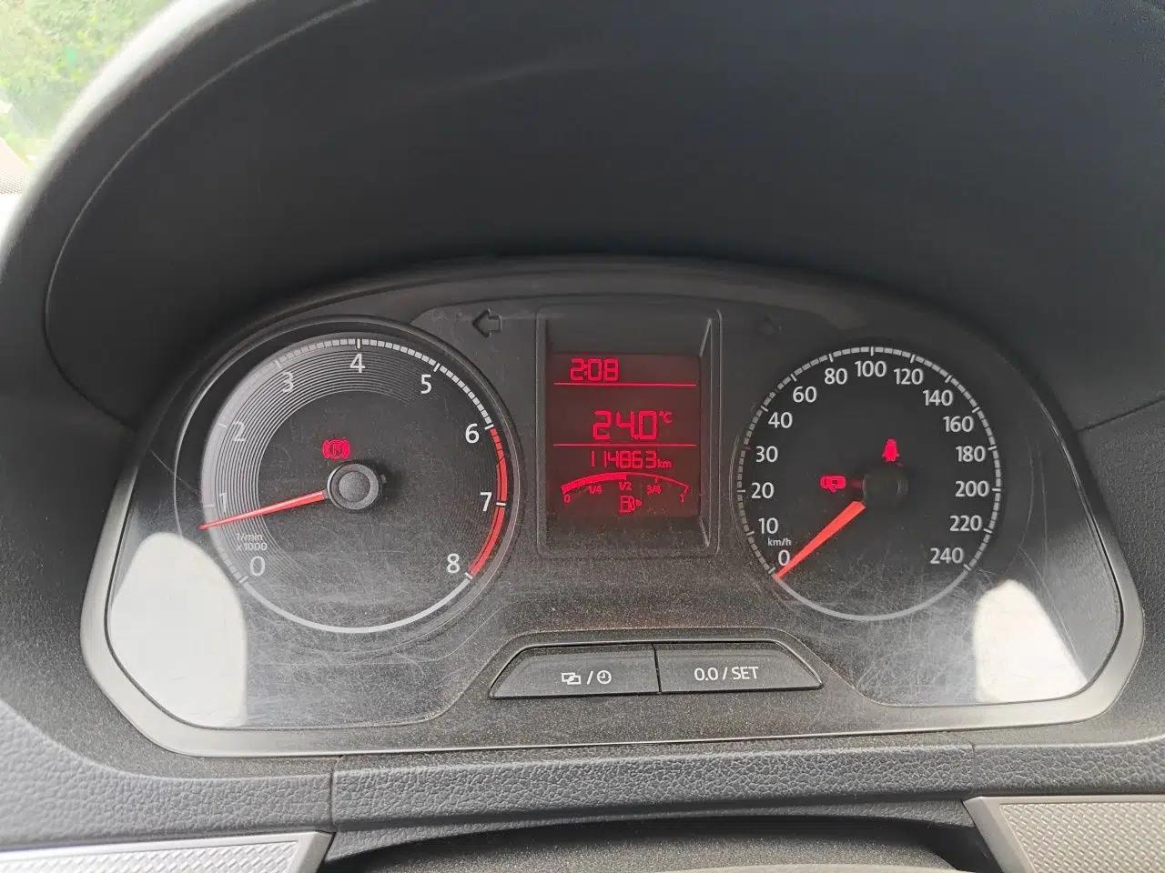 Volkswagen Jetta 2017 1.5L Manual Comfort Model — миниатюра 11