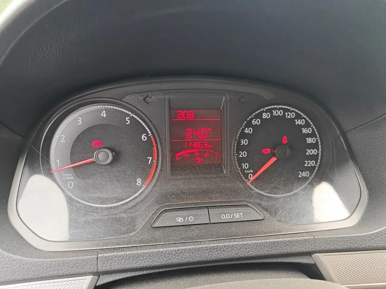 Volkswagen Jetta 2017 1.5L Manual Comfort Model — миниатюра 12