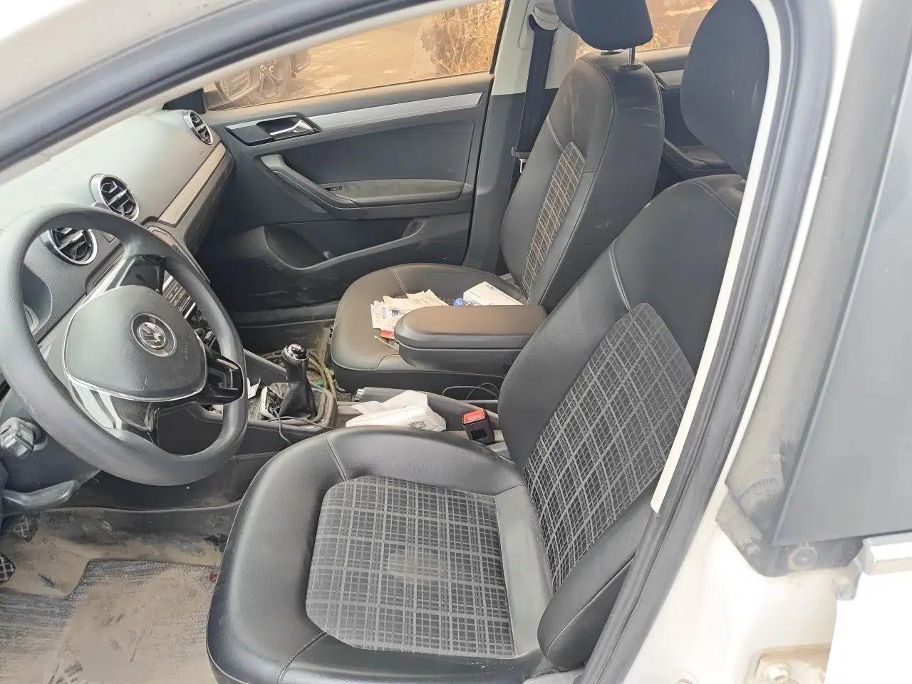 Volkswagen Jetta 2017 1.5L Manual Comfort Model — миниатюра 15