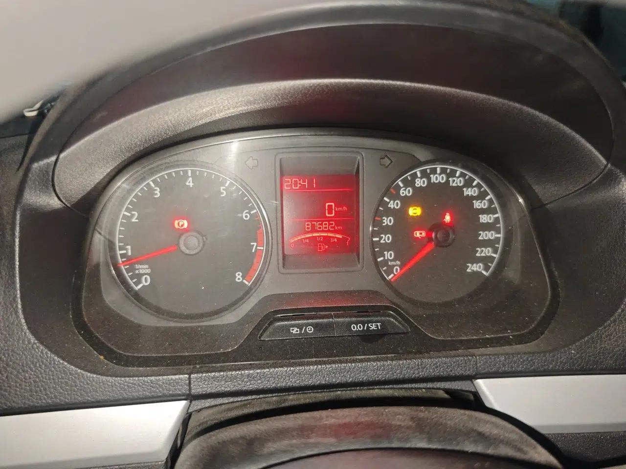 Volkswagen Jetta 2015 Zhuihui Edition 1.6L Manual Comfort Model — миниатюра 11