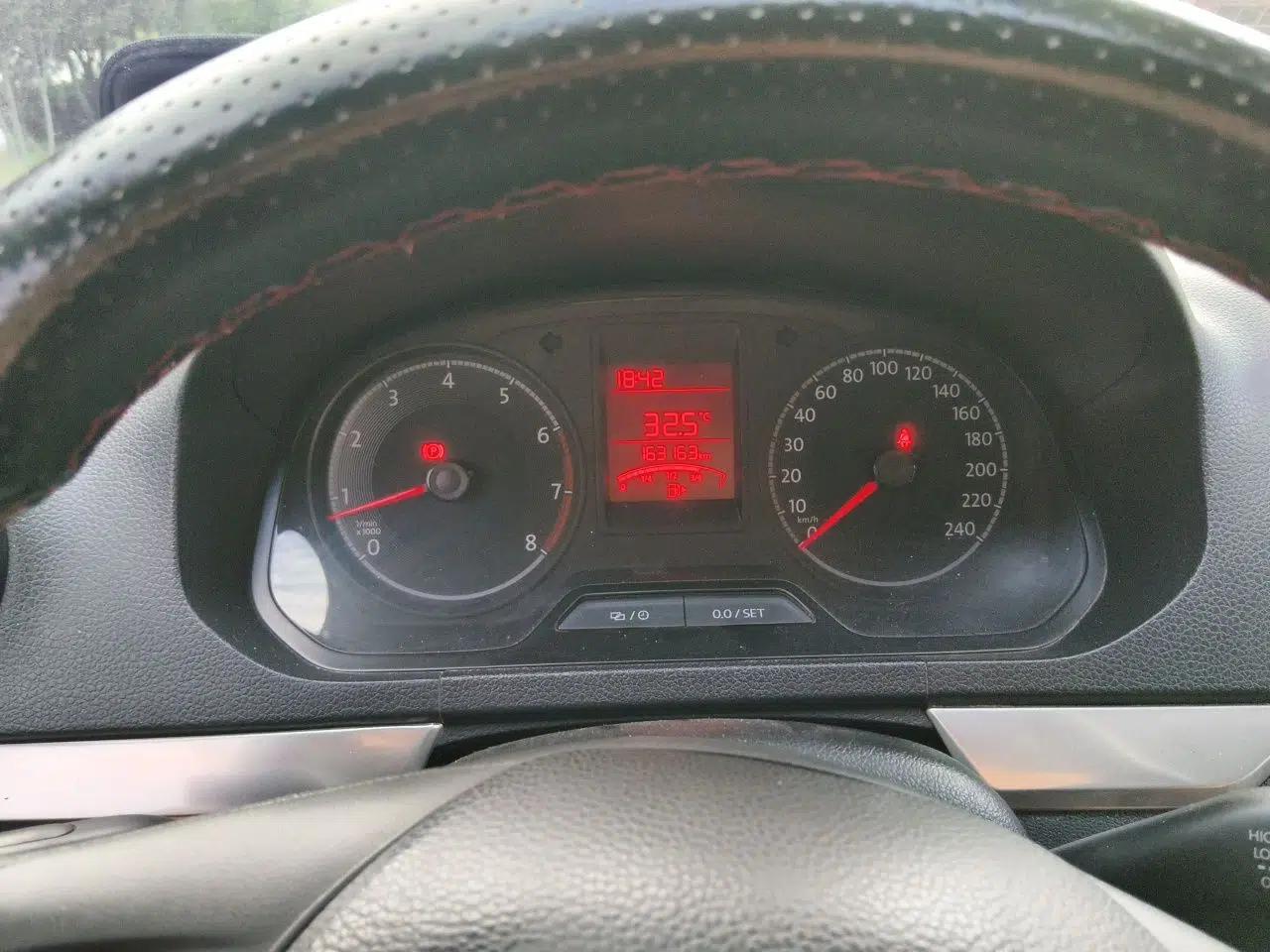 Volkswagen Jetta 2017 1.5L Manual Fashion Edition — миниатюра 11