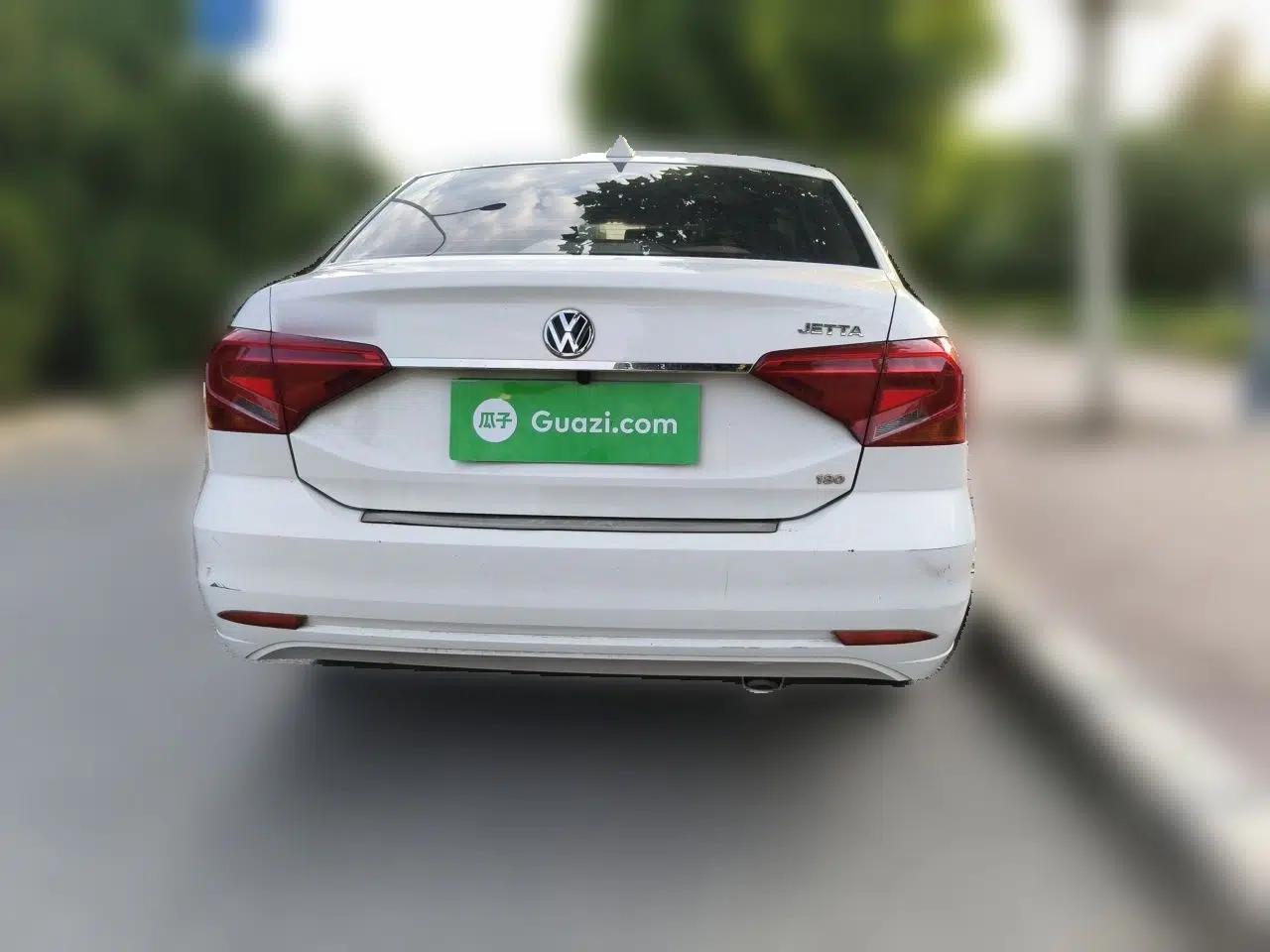 Volkswagen Jetta 2017 1.5L Manual Fashion Edition — миниатюра 5