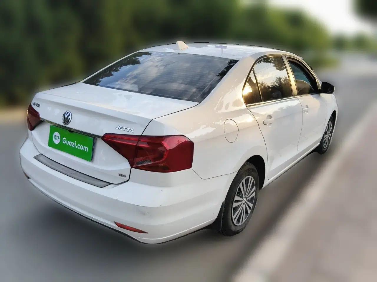 Volkswagen Jetta 2017 1.5L Manual Fashion Edition — миниатюра 6