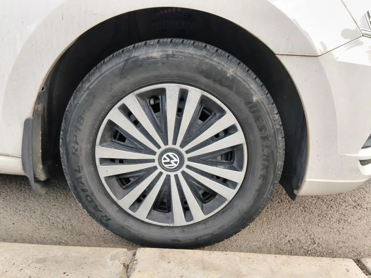 Volkswagen Jetta 2017 1.5L Manual Fashion Edition — миниатюра 8