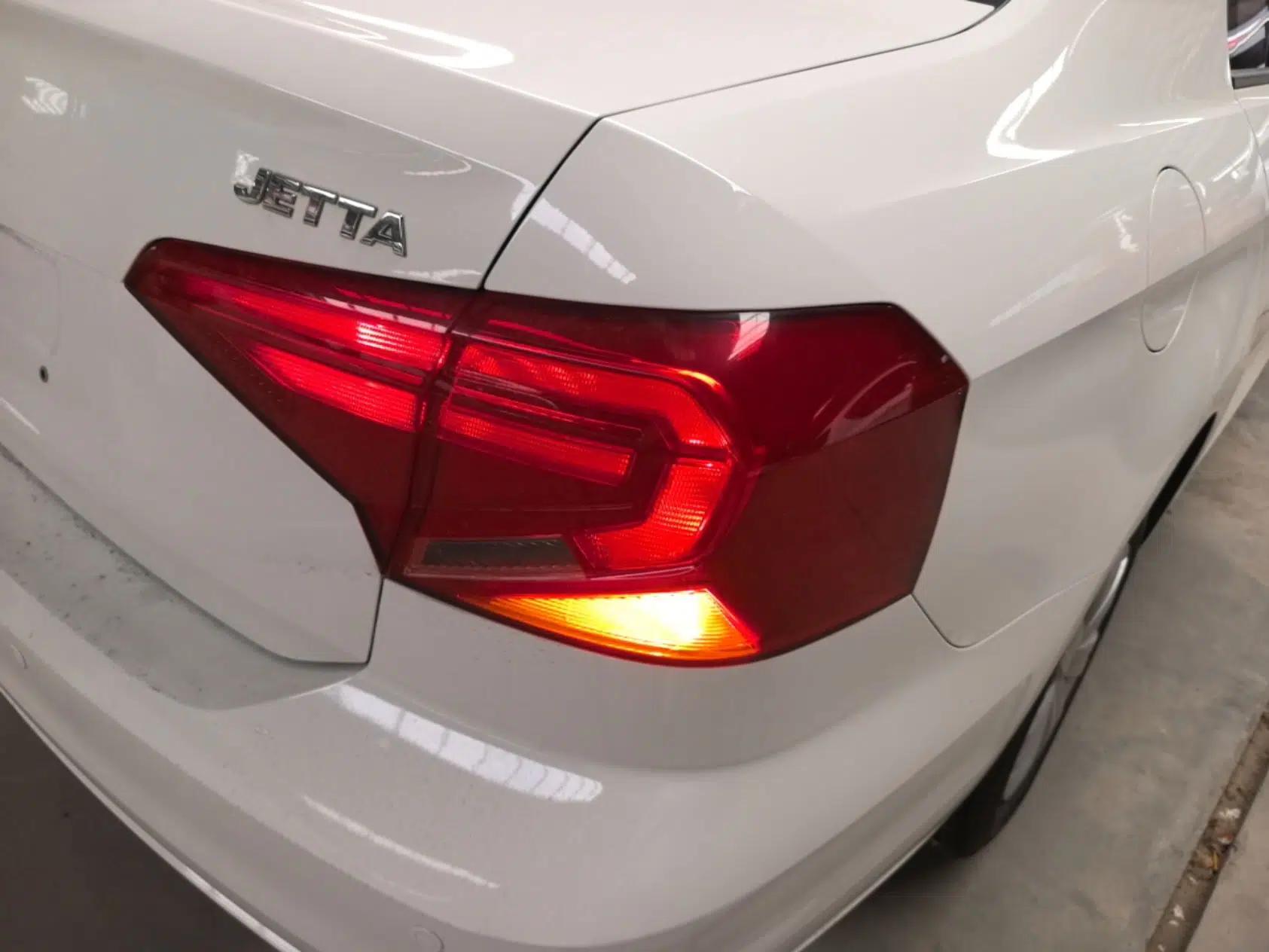 Volkswagen Jetta 2017 1.4L Manual Fashion Edition — миниатюра 14
