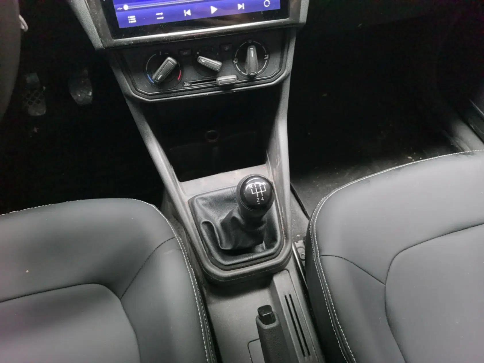 Volkswagen Jetta 2017 1.4L Manual Fashion Edition — миниатюра 21