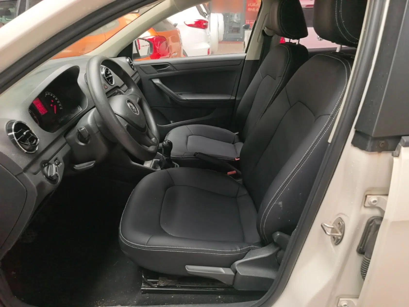 Volkswagen Jetta 2017 1.4L Manual Fashion Edition — миниатюра 22