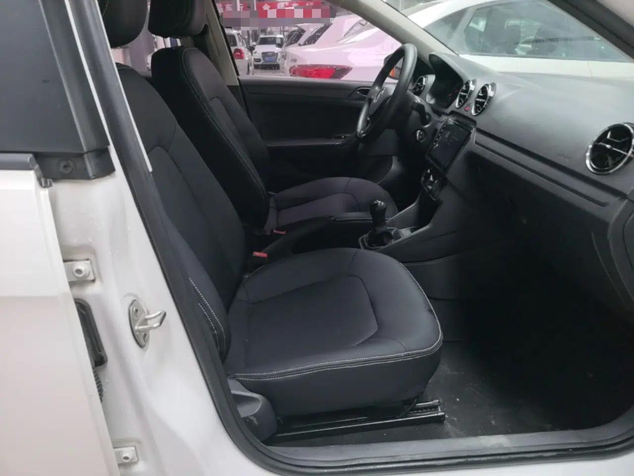 Volkswagen Jetta 2017 1.4L Manual Fashion Edition — миниатюра 24