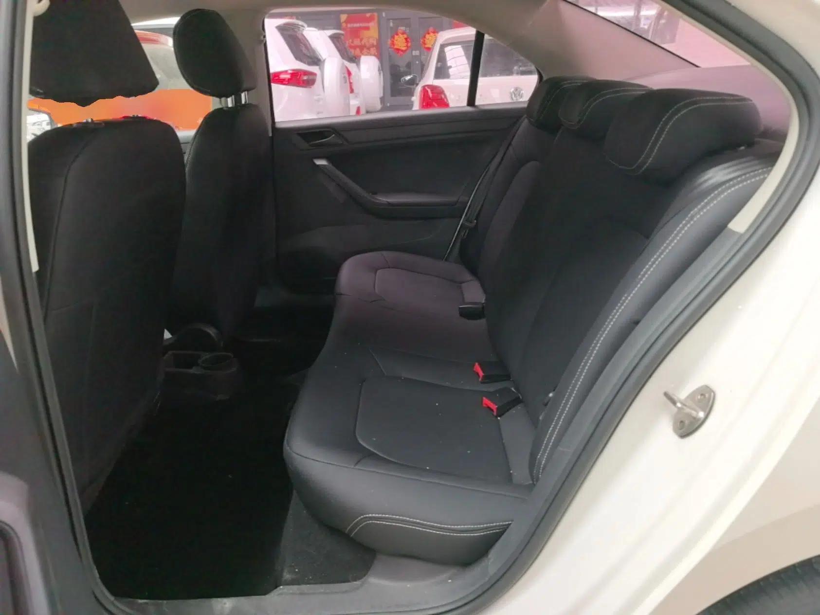 Volkswagen Jetta 2017 1.4L Manual Fashion Edition — миниатюра 25