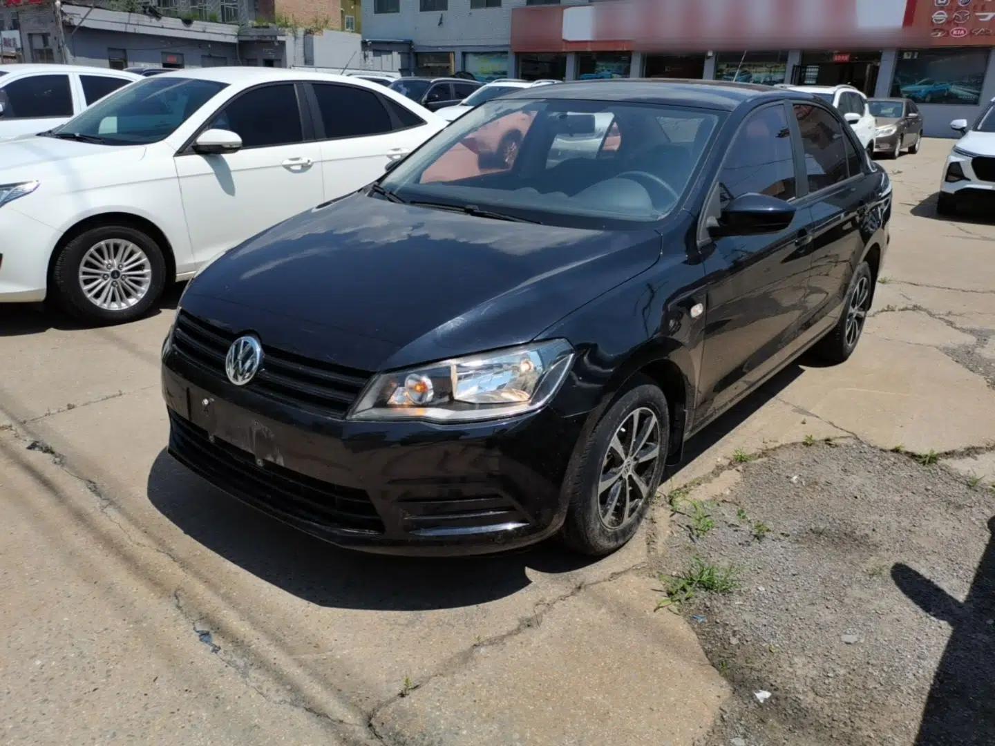 Volkswagen Jetta 2015 Value Edition 1.6L Manual Fashionable Style — миниатюра 1