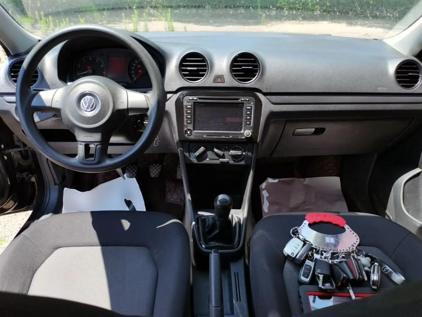 Volkswagen Jetta 2015 Value Edition 1.6L Manual Fashionable Style — миниатюра 12