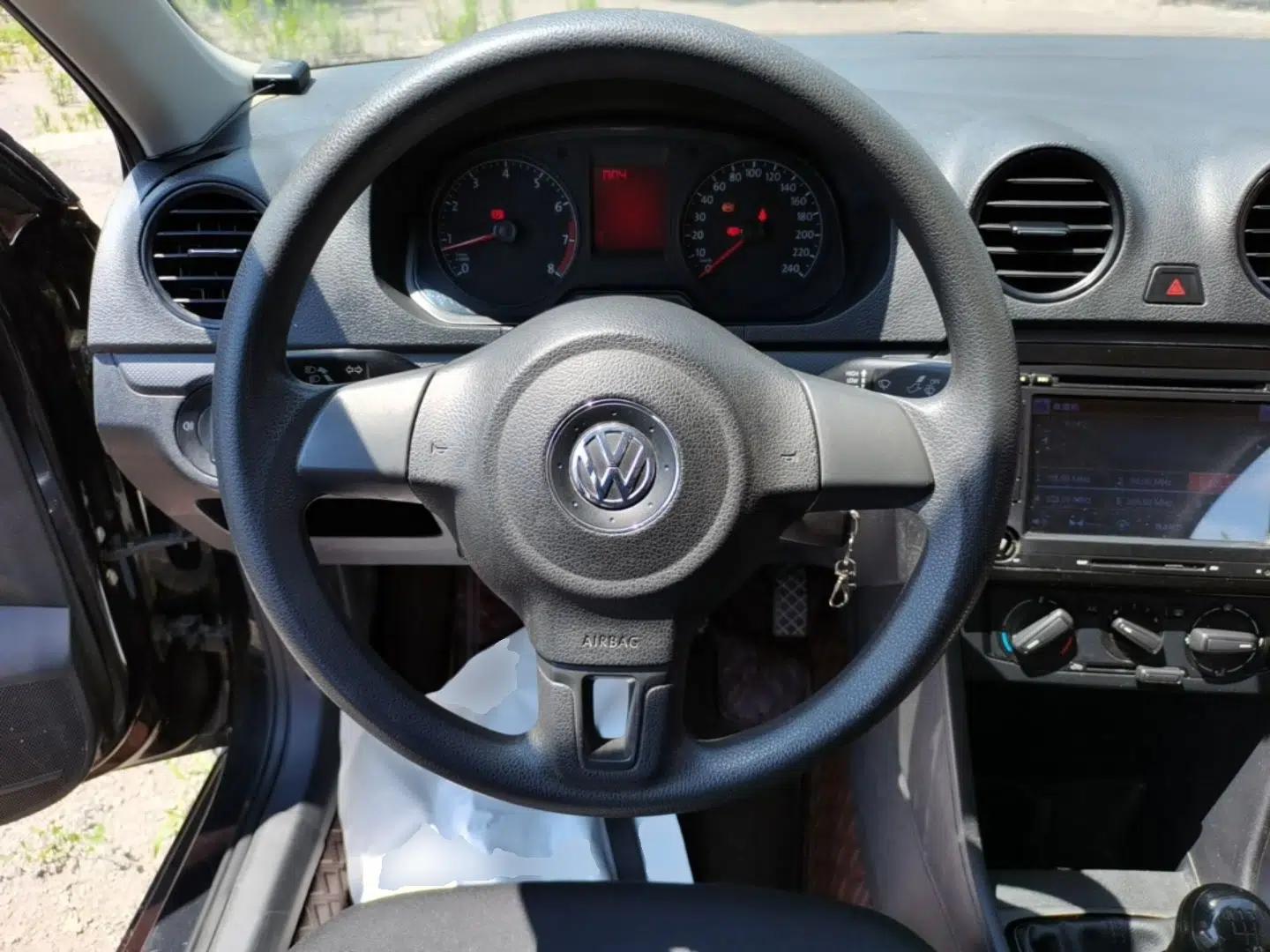 Volkswagen Jetta 2015 Value Edition 1.6L Manual Fashionable Style — миниатюра 13