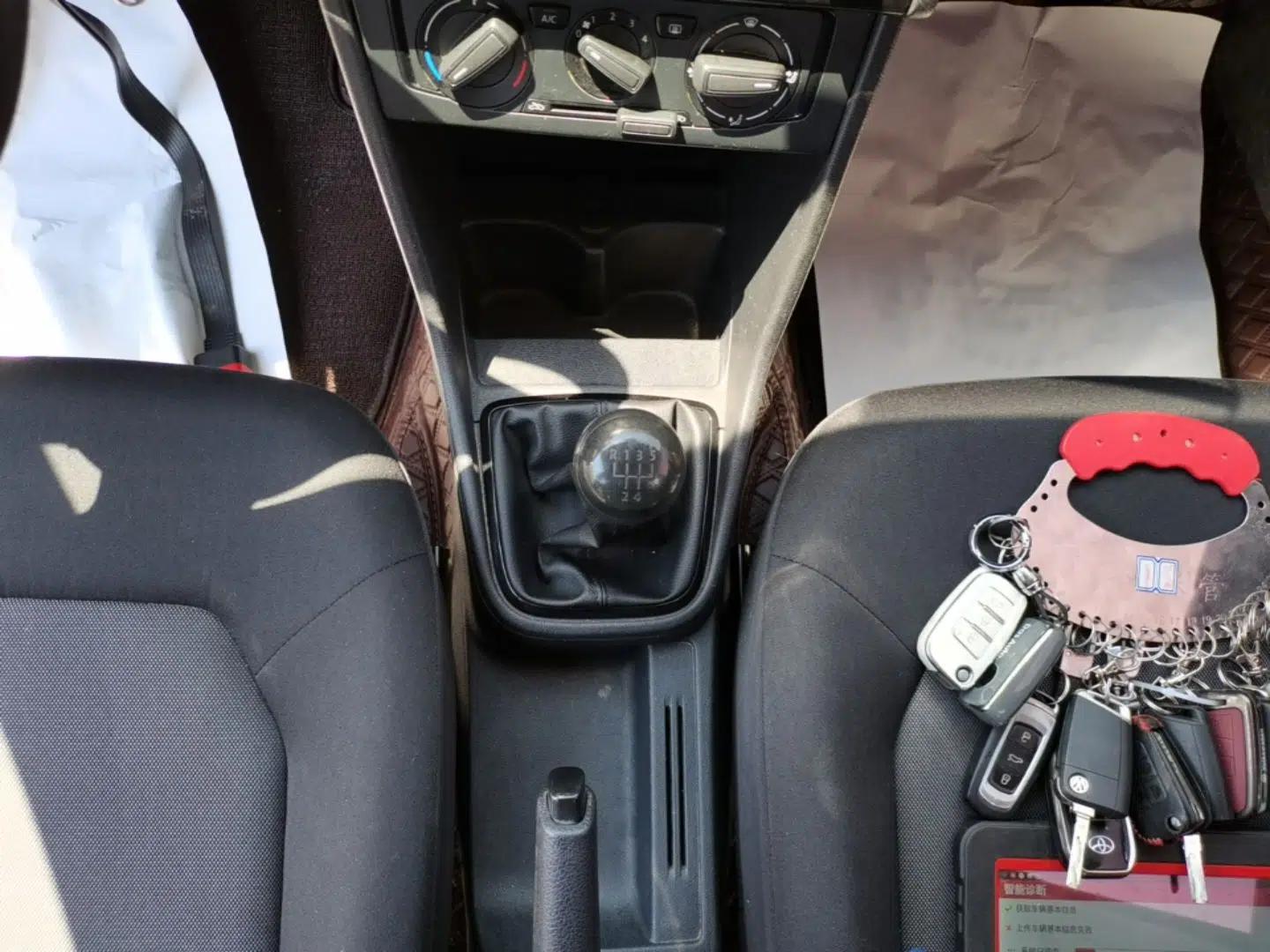 Volkswagen Jetta 2015 Value Edition 1.6L Manual Fashionable Style — миниатюра 16