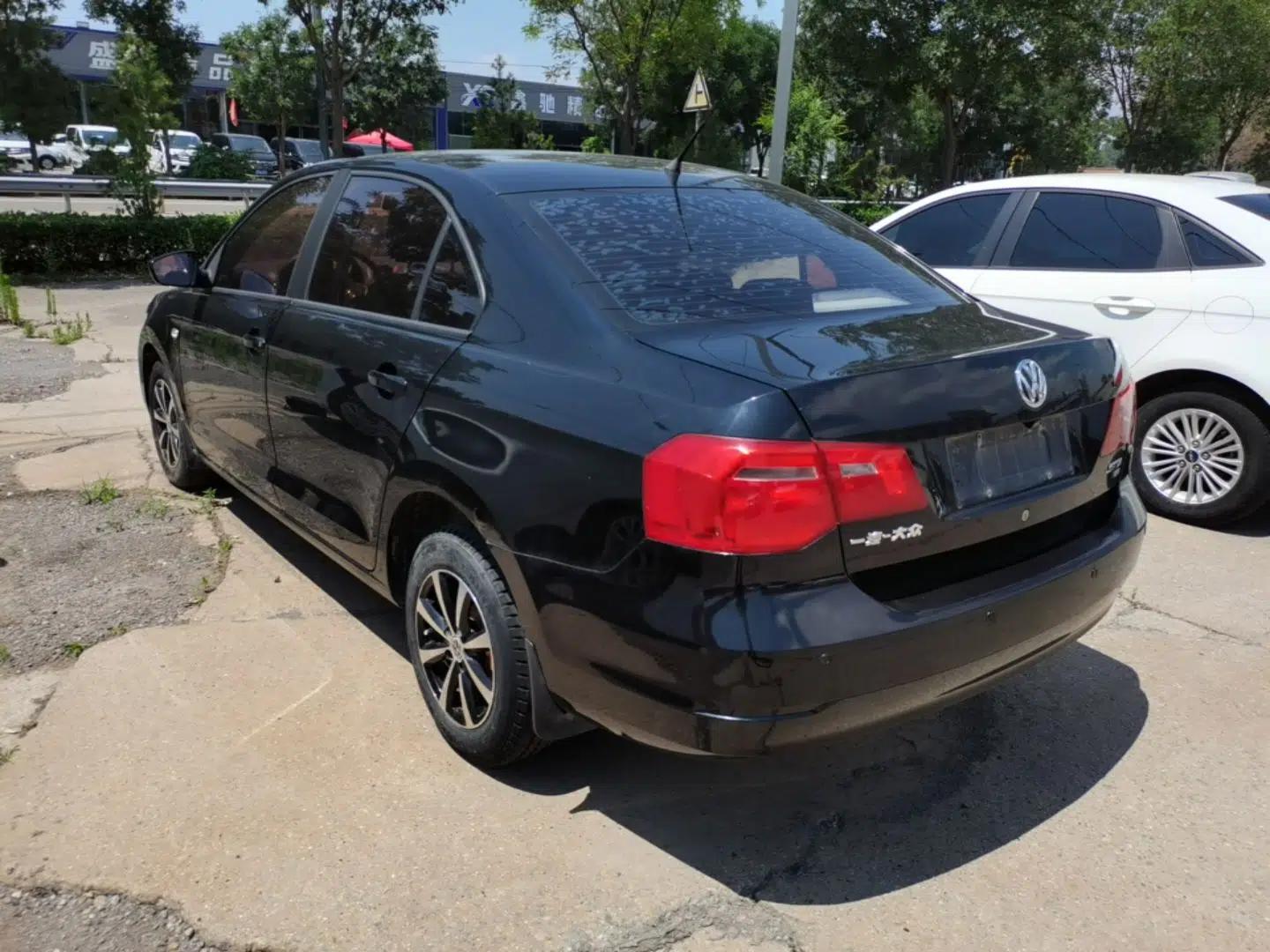 Volkswagen Jetta 2015 Value Edition 1.6L Manual Fashionable Style — миниатюра 4