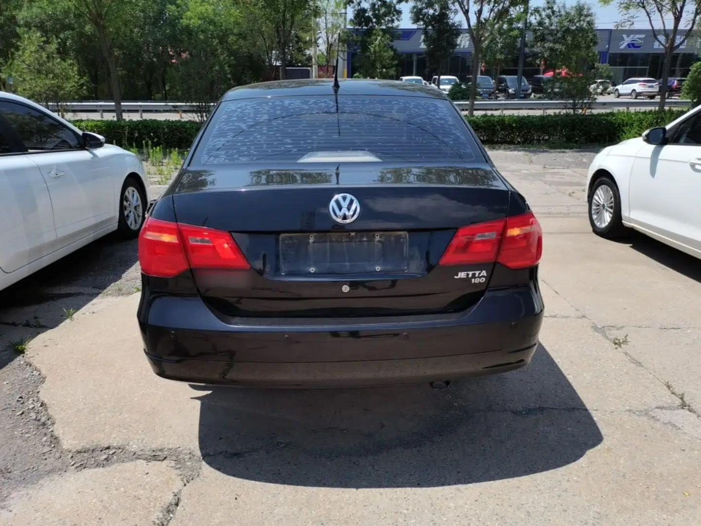 Volkswagen Jetta 2015 Value Edition 1.6L Manual Fashionable Style — миниатюра 5