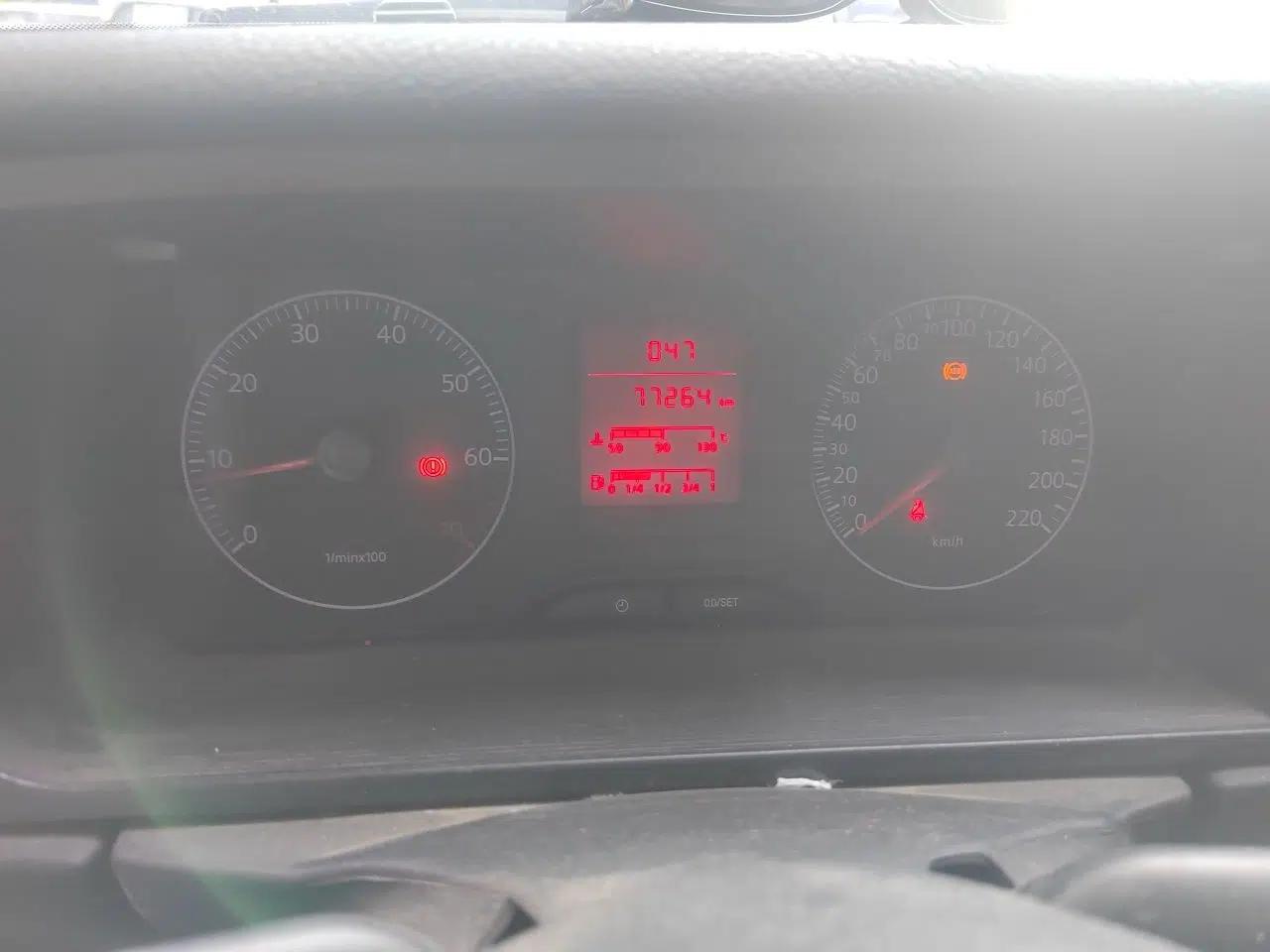 Volkswagen Jetta 2010 1.6L Partner — миниатюра 11