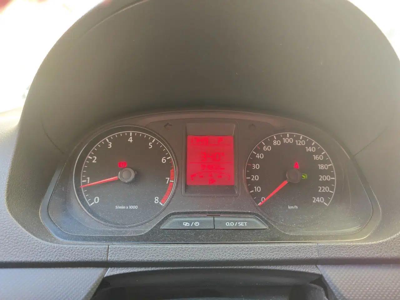 Volkswagen Jetta 2013 1.6L Automatic Fashion Model — миниатюра 11