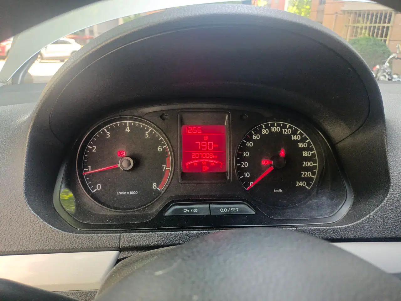 Volkswagen Jetta 2015 1.6L Manual Comfort Model — миниатюра 11