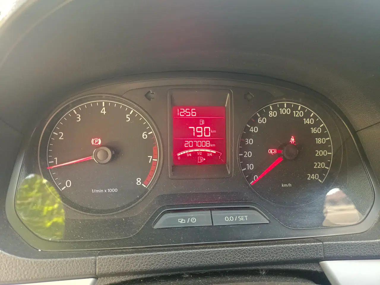 Volkswagen Jetta 2015 1.6L Manual Comfort Model — миниатюра 12