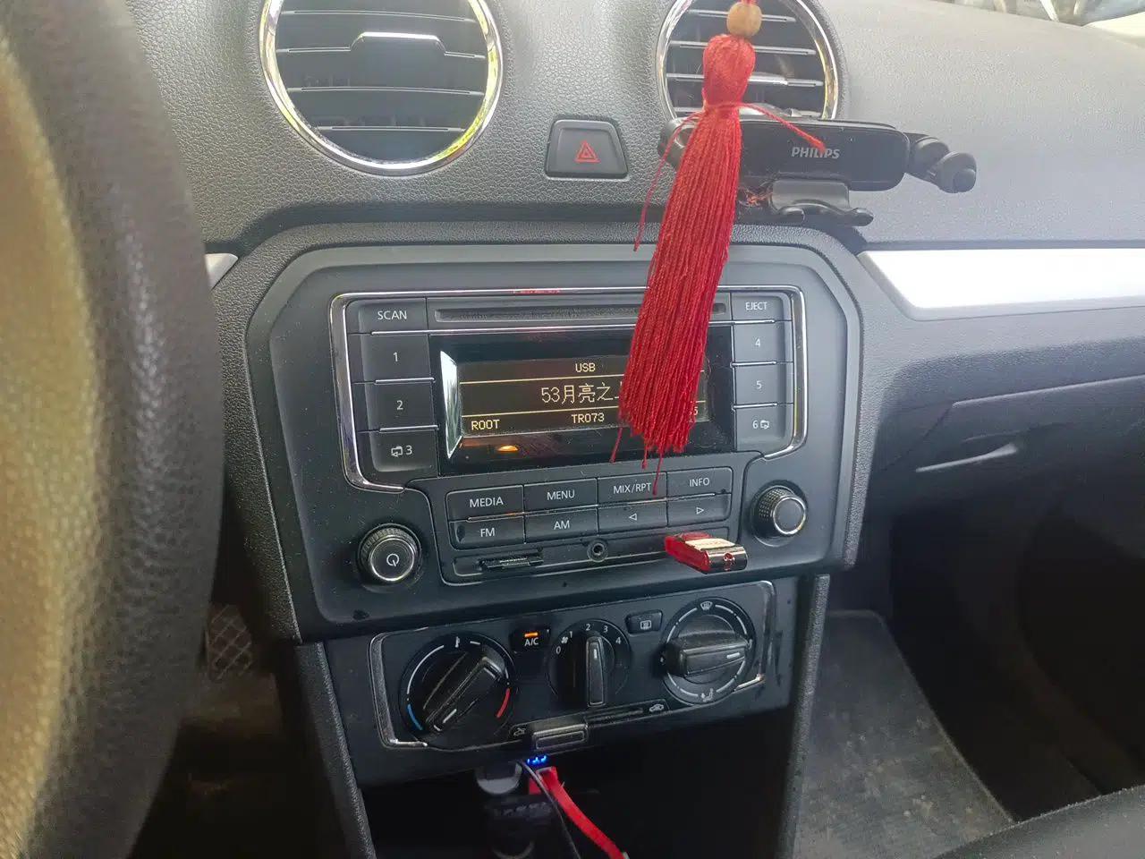 Volkswagen Jetta 2015 1.6L Manual Comfort Model — миниатюра 13