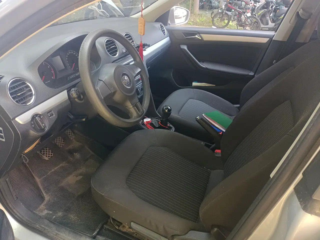 Volkswagen Jetta 2015 1.6L Manual Comfort Model — миниатюра 15