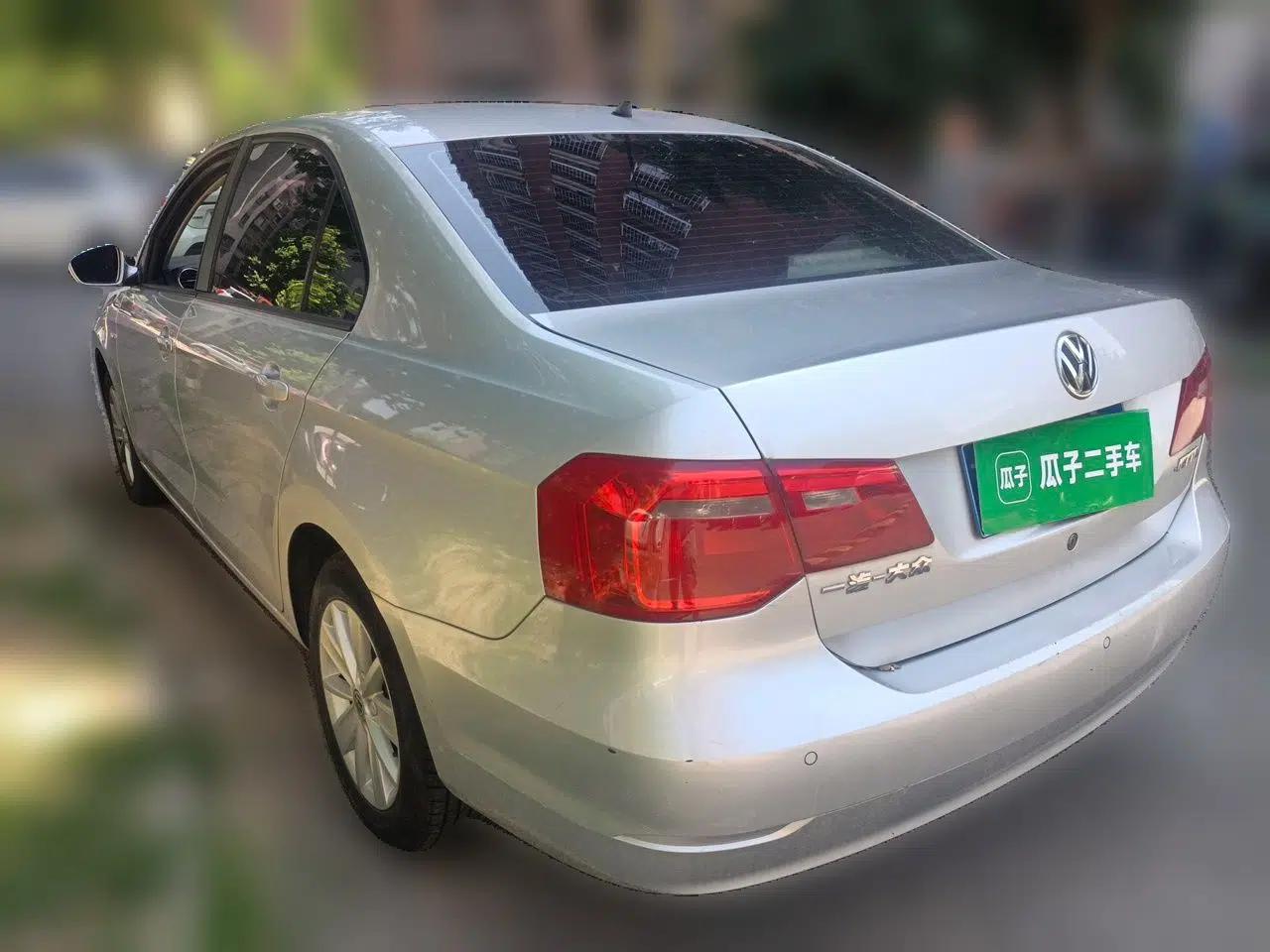 Volkswagen Jetta 2015 1.6L Manual Comfort Model — миниатюра 4