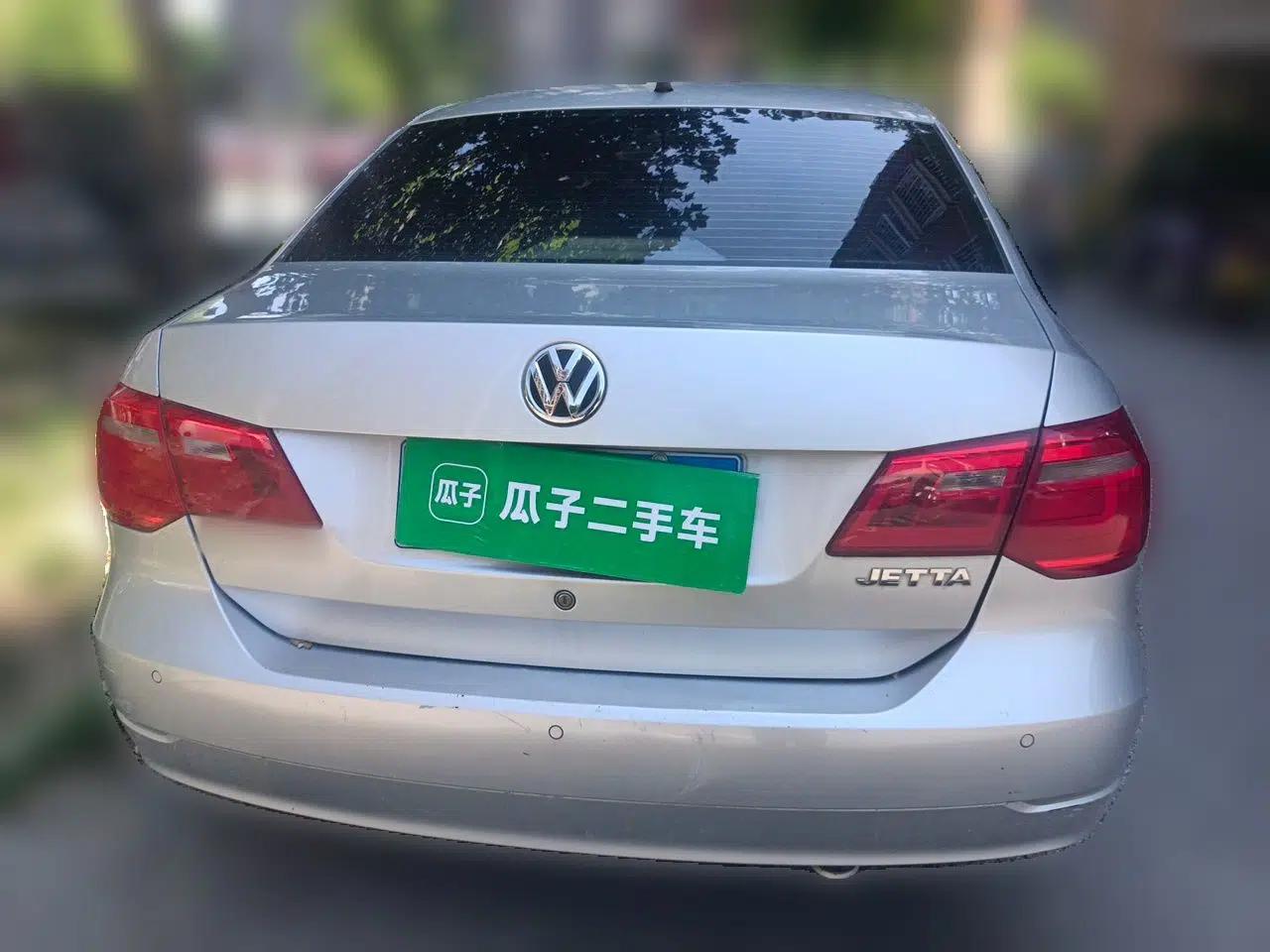 Volkswagen Jetta 2015 1.6L Manual Comfort Model — миниатюра 5