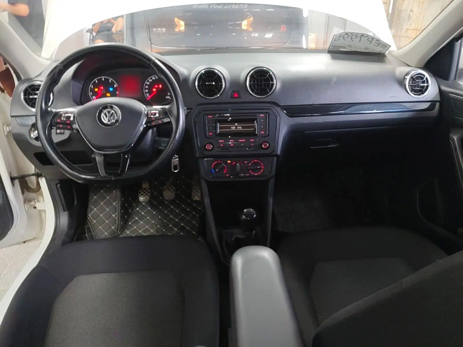 Volkswagen Jetta 2017 1.4L Manual Fashion Edition — миниатюра 12