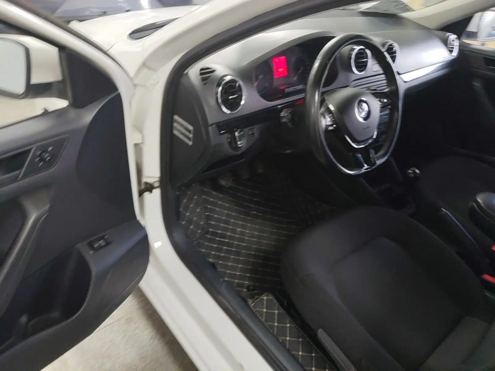 Volkswagen Jetta 2017 1.4L Manual Fashion Edition — миниатюра 18