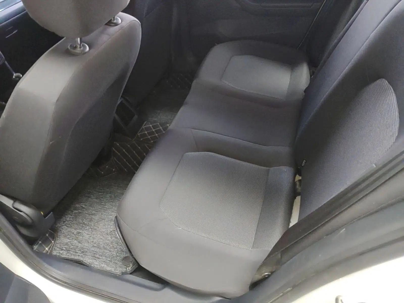 Volkswagen Jetta 2017 1.4L Manual Fashion Edition — миниатюра 20