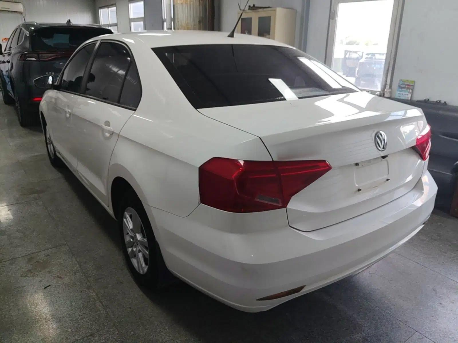 Volkswagen Jetta 2017 1.4L Manual Fashion Edition — миниатюра 4