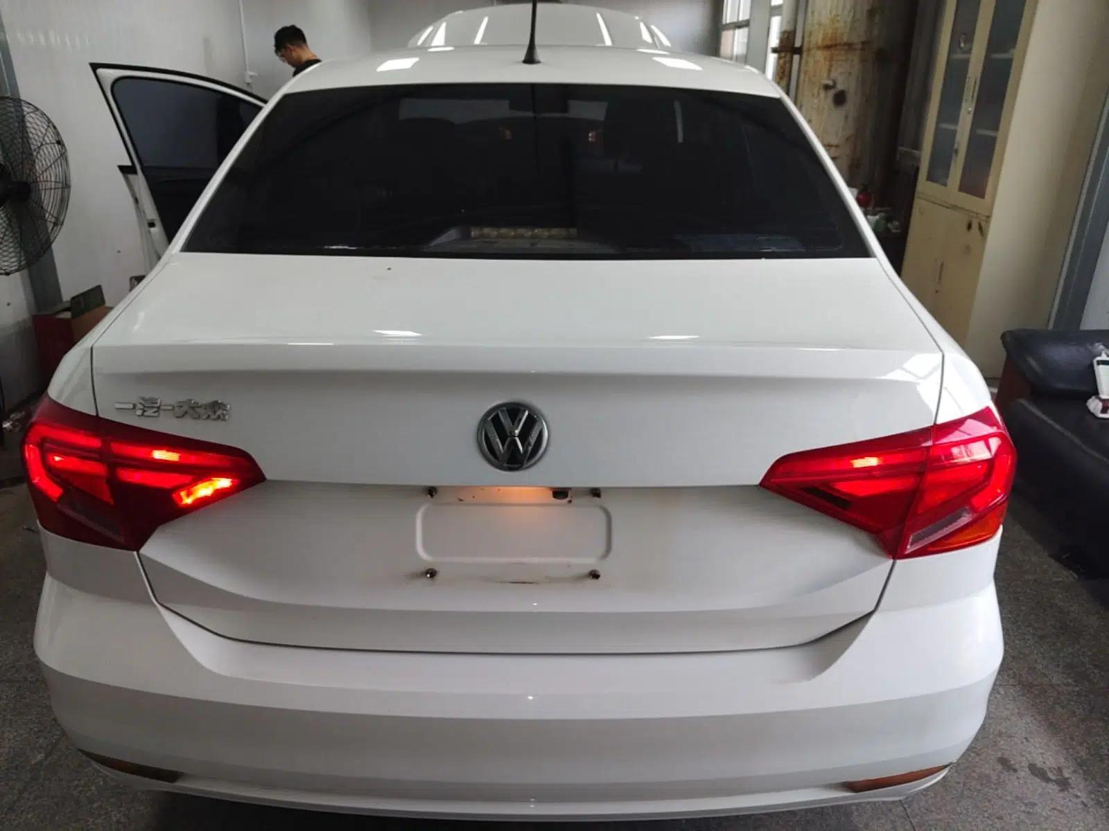 Volkswagen Jetta 2017 1.4L Manual Fashion Edition — миниатюра 5