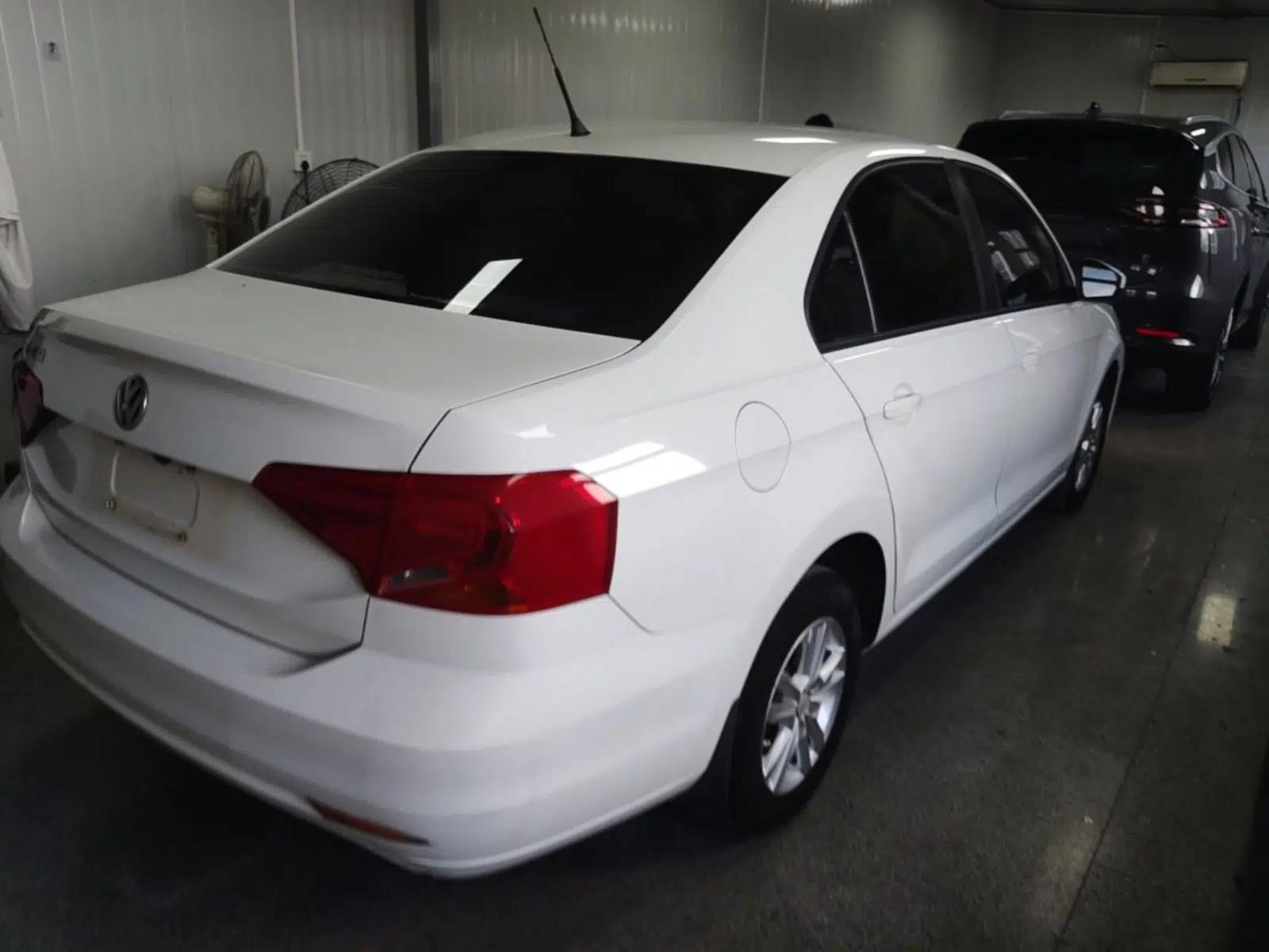 Volkswagen Jetta 2017 1.4L Manual Fashion Edition — миниатюра 6