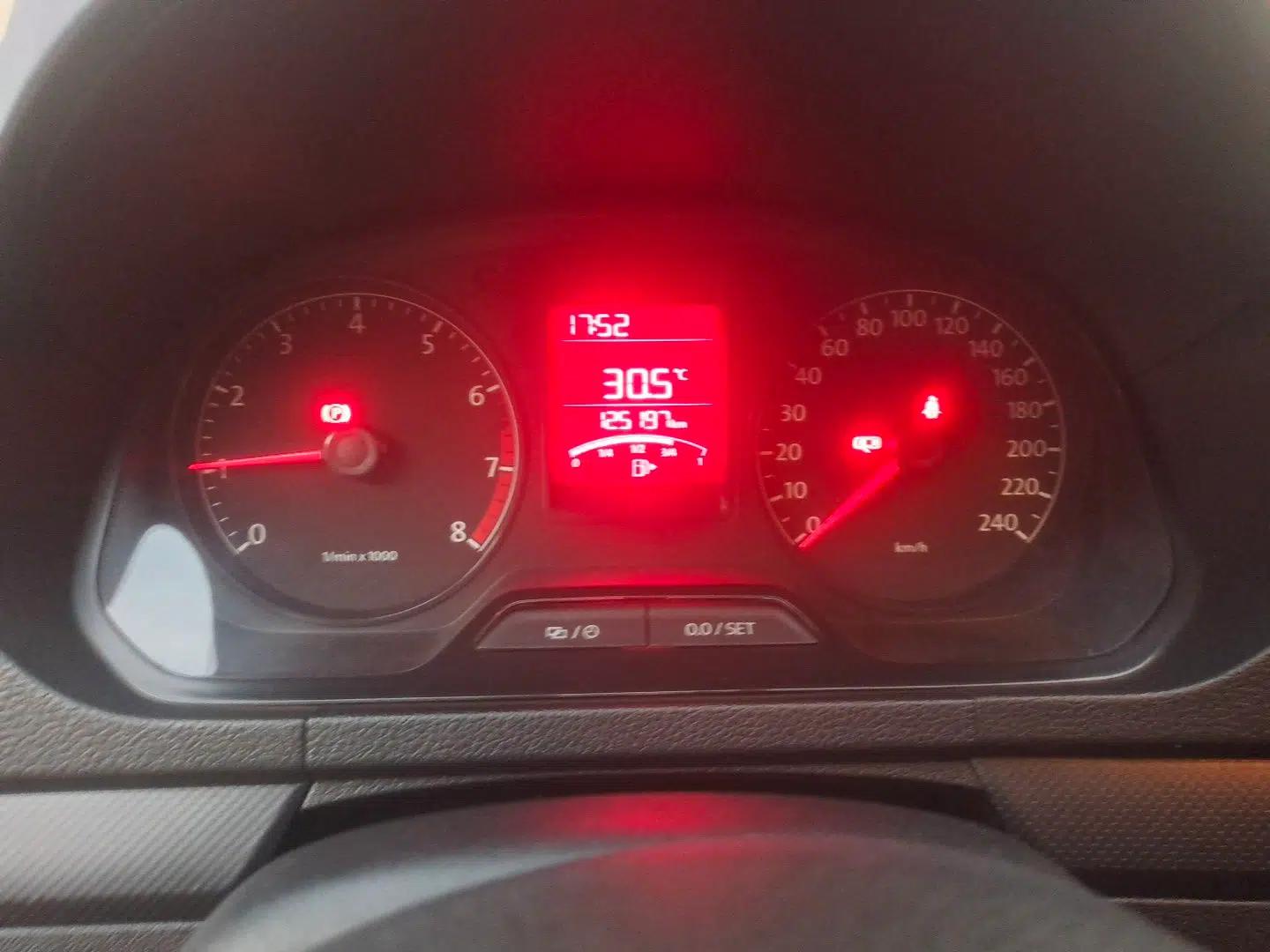 Volkswagen Jetta 2015 1.4L Manual Fashion Model — миниатюра 11