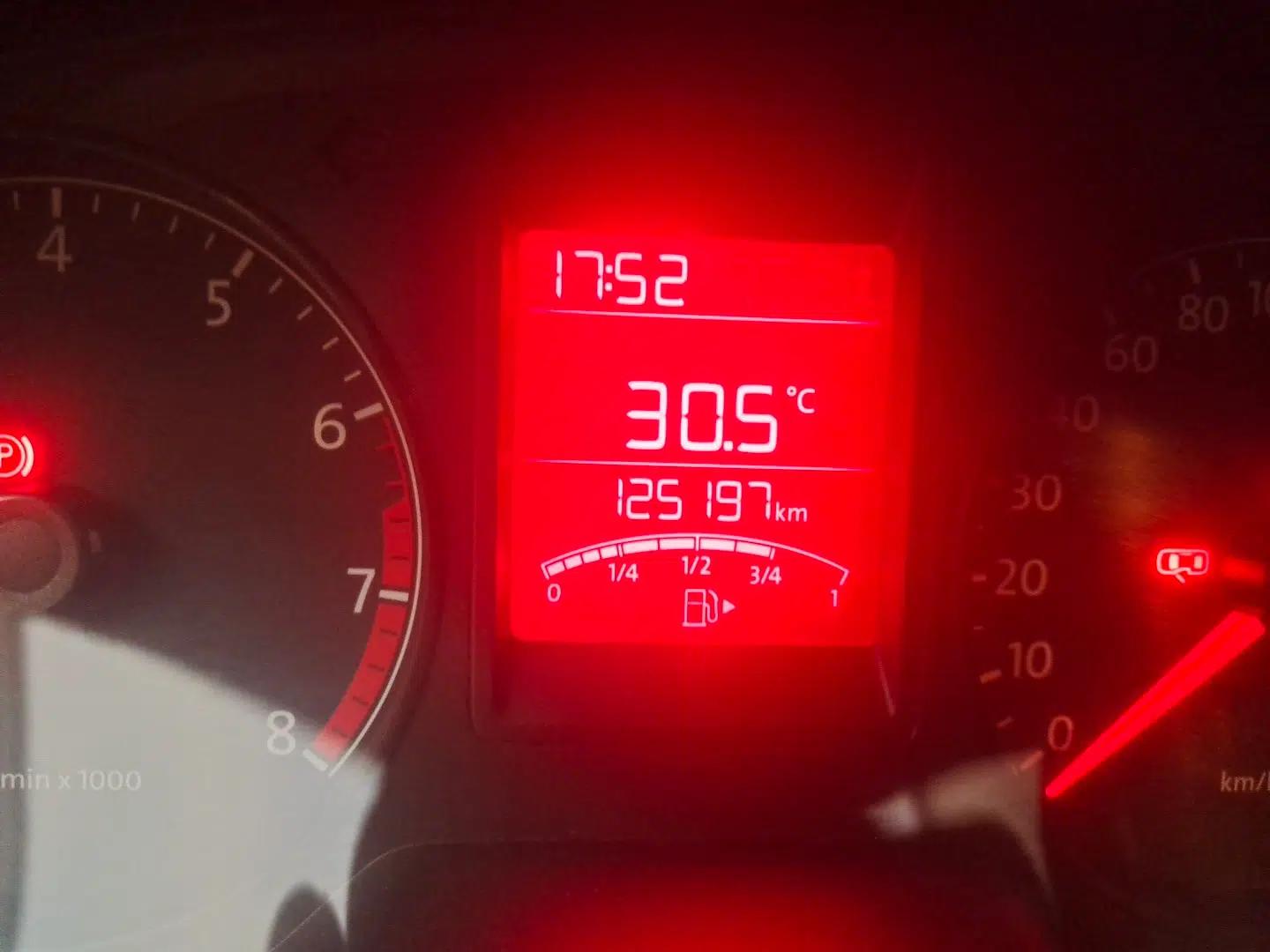Volkswagen Jetta 2015 1.4L Manual Fashion Model — миниатюра 12