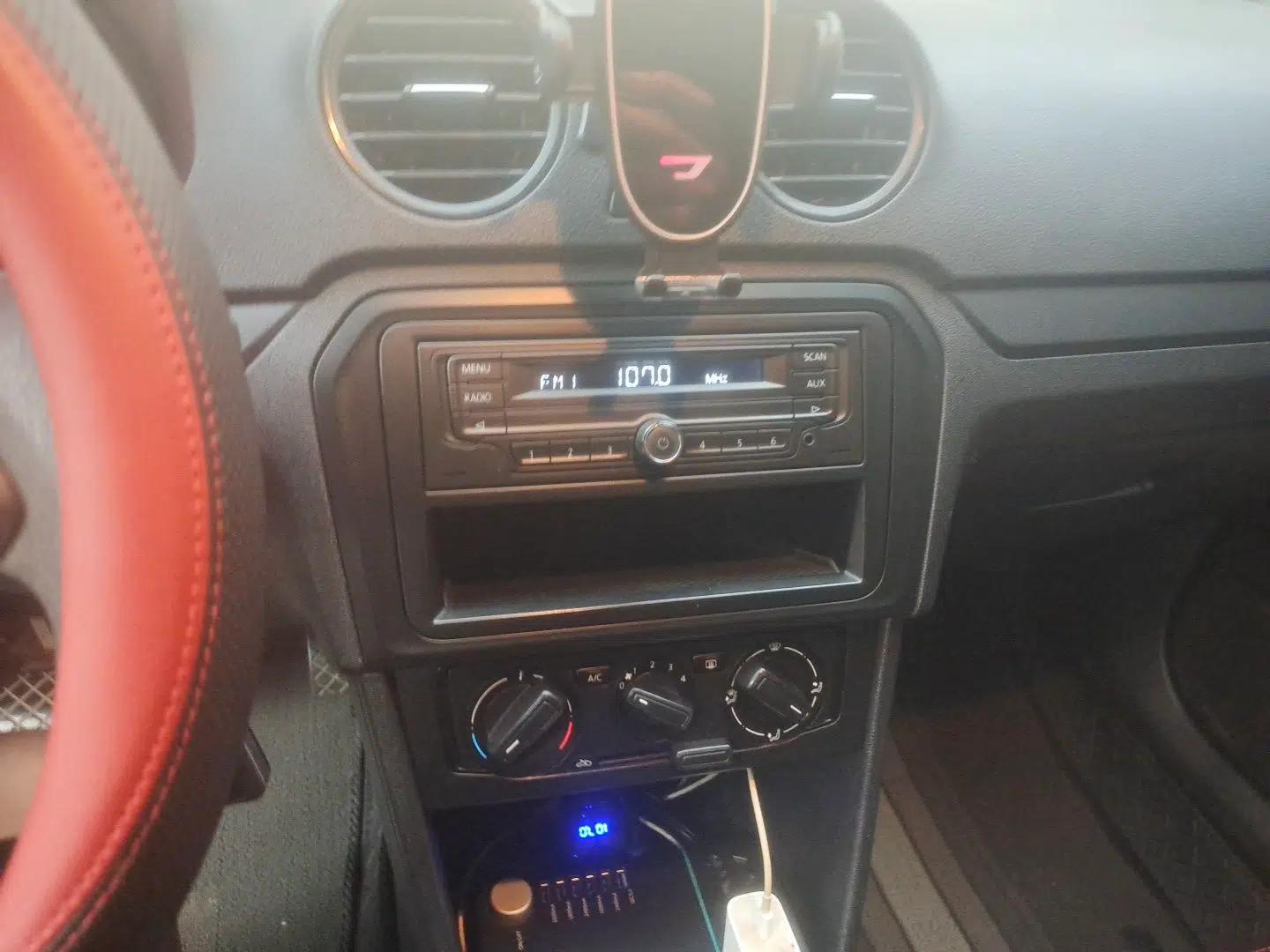 Volkswagen Jetta 2015 1.4L Manual Fashion Model — миниатюра 13
