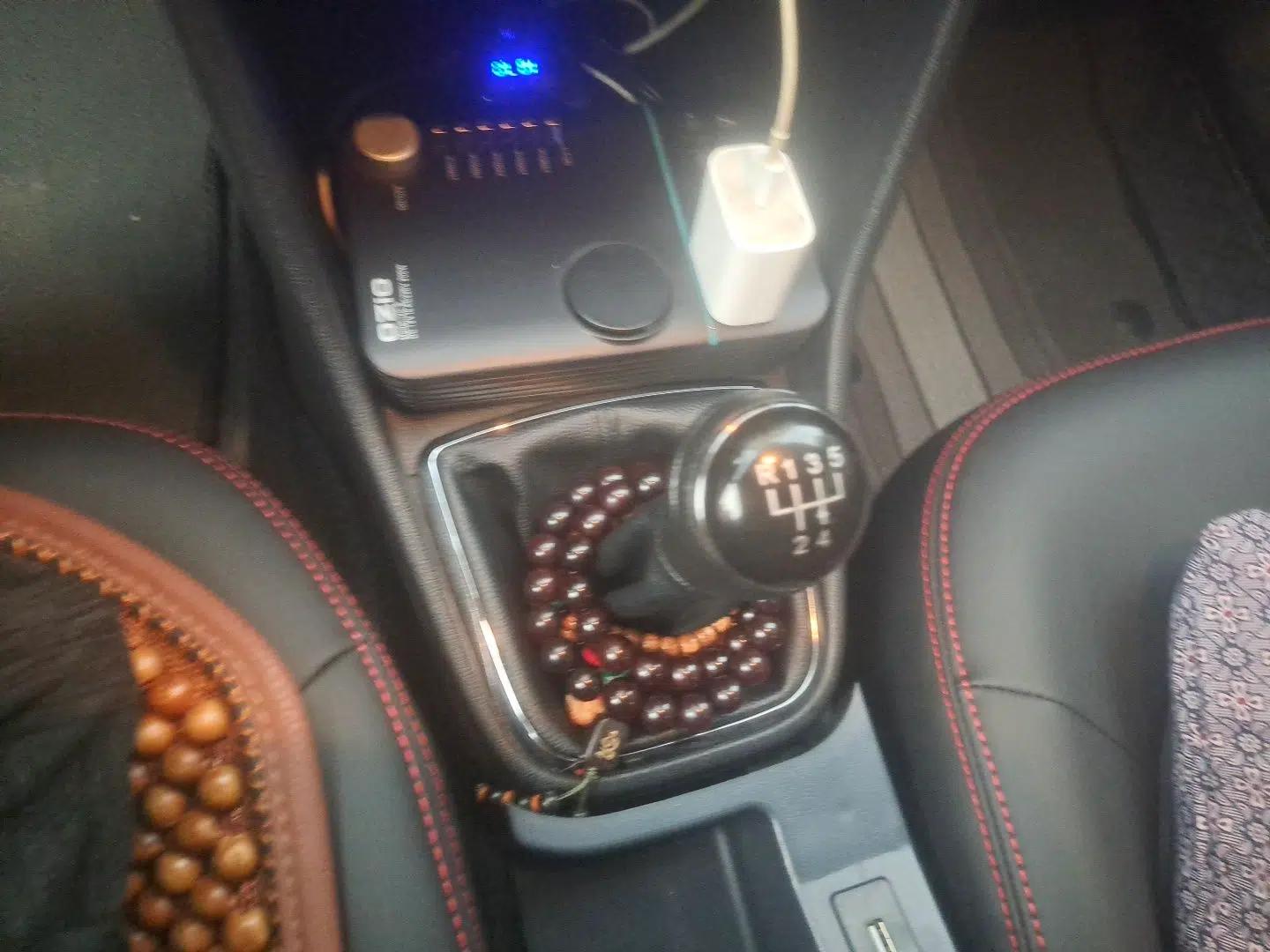 Volkswagen Jetta 2015 1.4L Manual Fashion Model — миниатюра 14