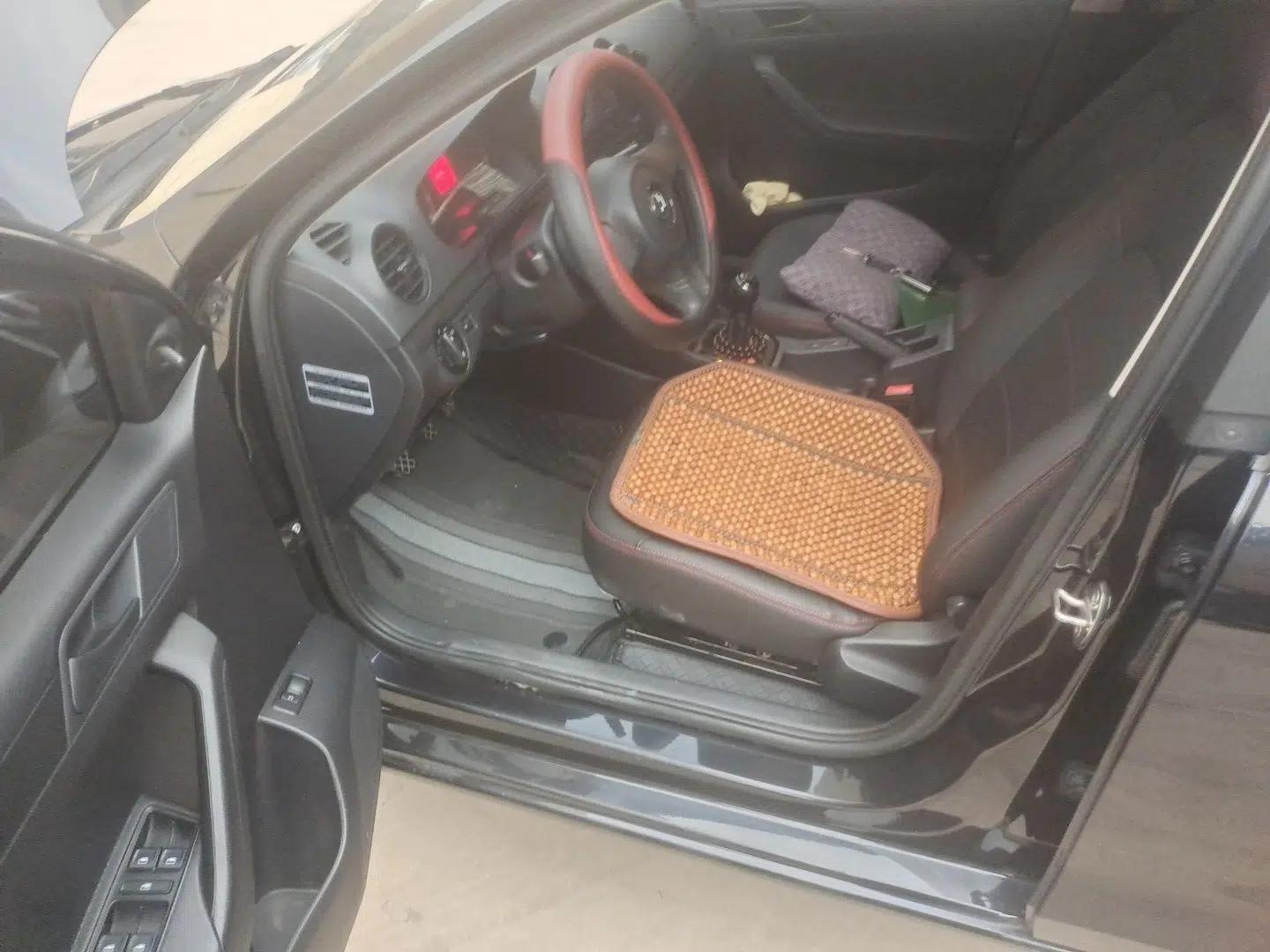Volkswagen Jetta 2015 1.4L Manual Fashion Model — миниатюра 16