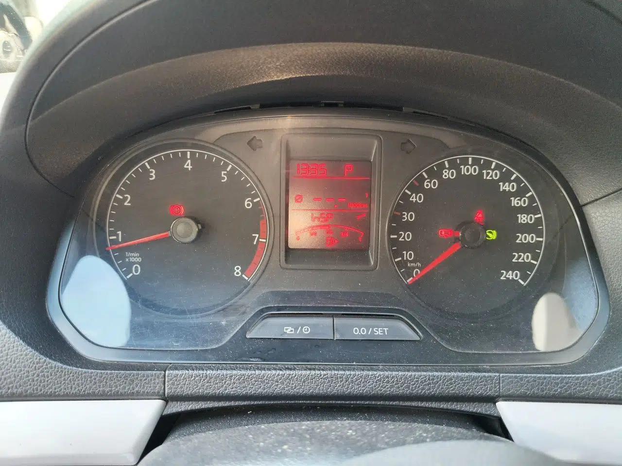 Volkswagen Jetta 2015 Value Edition 1.6L Automatic Comfort Version — миниатюра 11