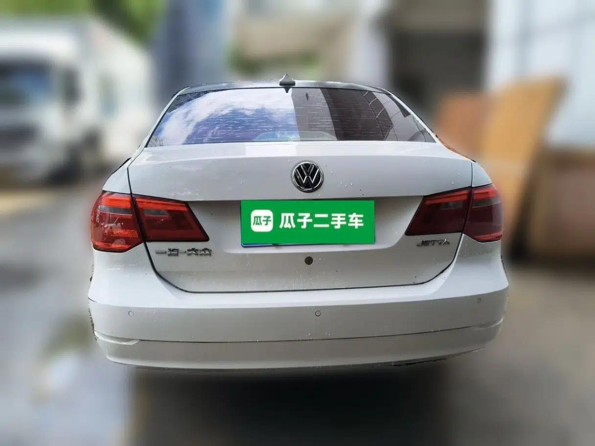 Volkswagen Jetta 2015 Value Edition 1.6L Automatic Comfort Version — миниатюра 5